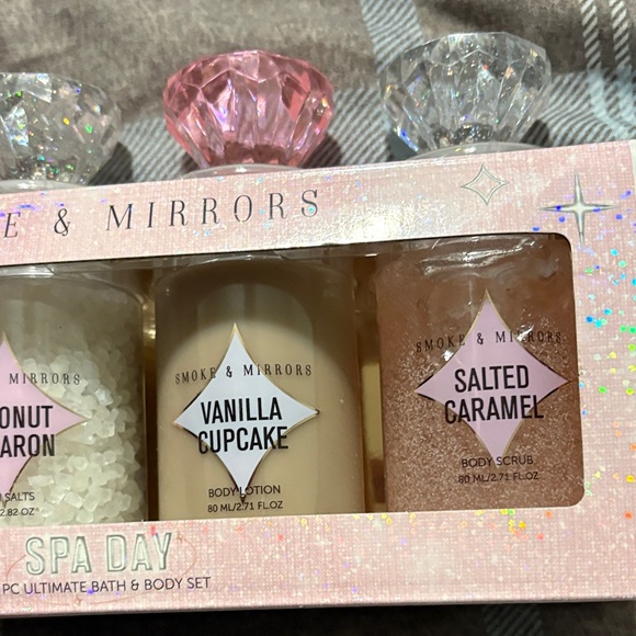 Spa Day Bath & Body Set - Pink and Gold - Picture 4 of 11